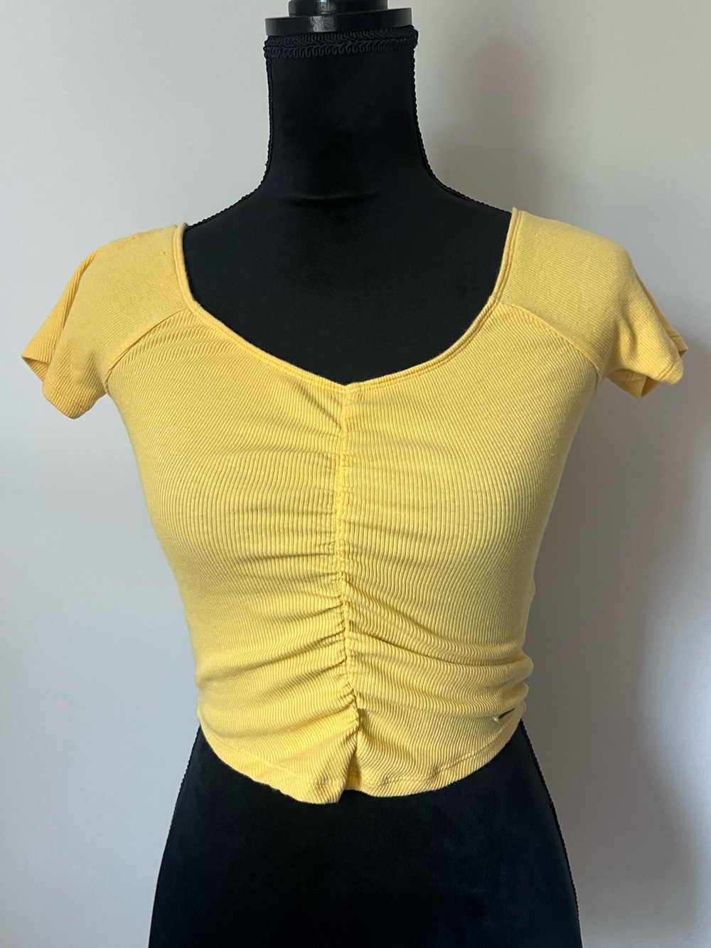 Hollister Women’s Yellow Ruched Ribbed Crop Top XS